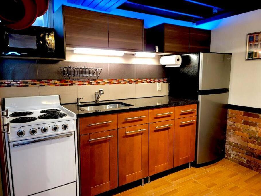 Live In This Iconic East Side Lower Level Unit Providence Exterior photo